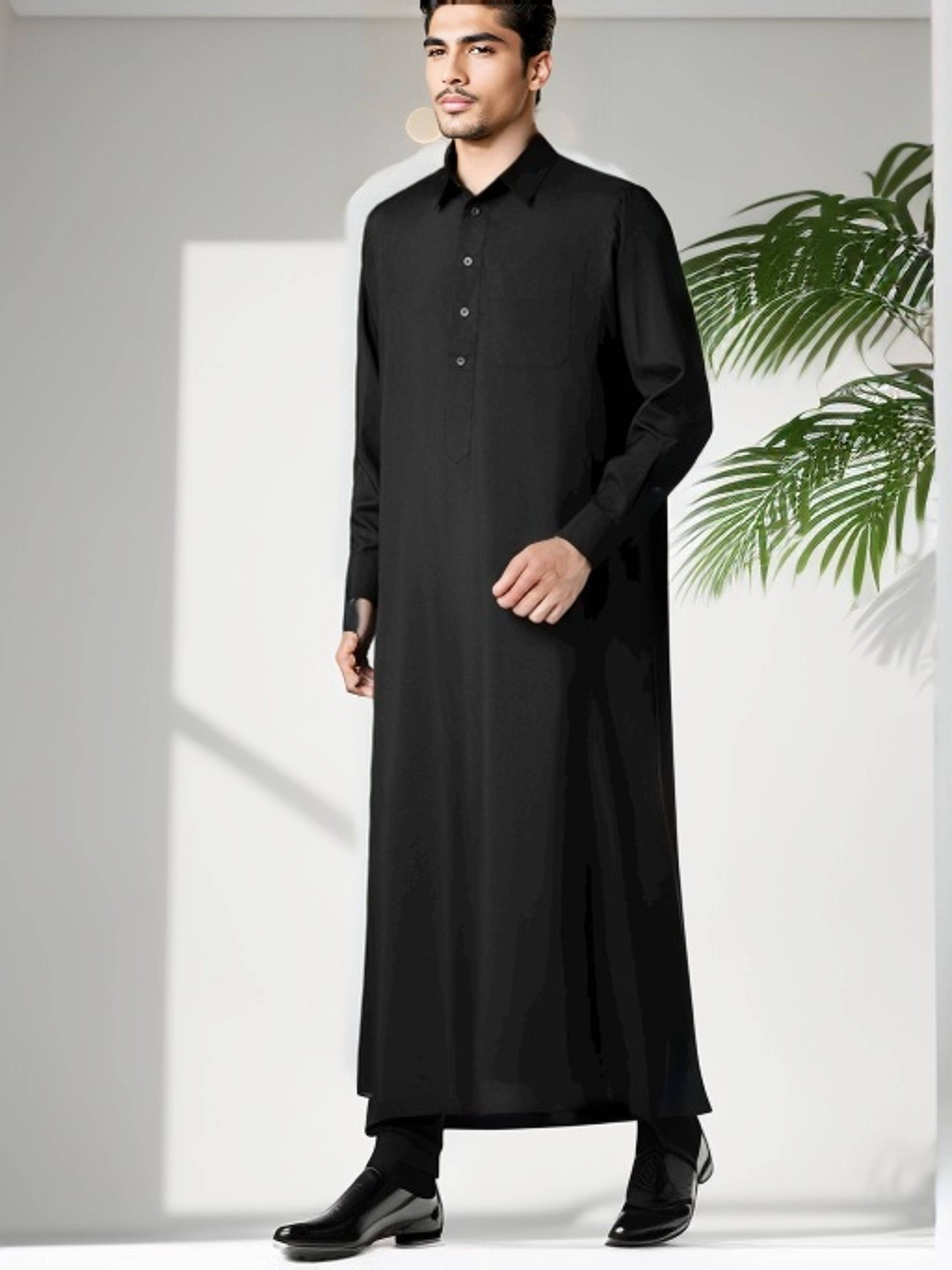 جلباب رجالي تقليدي شرق أوسطي – بقصة واسعة وأكمام طويلة، ياقة كلاسيكية وجيوب على الصدر، مصنوع من بوليستر 100%، باللون الأسود السادة، مثالي للمناسبات الثقافية وشهر رمضان والمناسبات الرسمية، هدية مثالية للكبار ولشهر رمضان. - Ebuy.sa