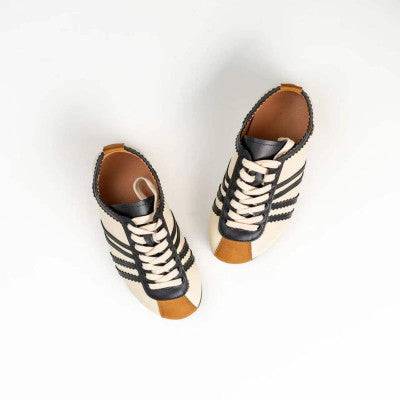 ‎  حذاء نسائي عصري باللون الأبيض - Ebuy.sa