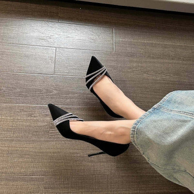 ‎ حذاء نسائي بكعب عالي باللون الأسود