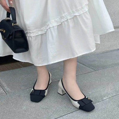 ‎ حذاء نسائي بكعب بلون أبيض وأسود