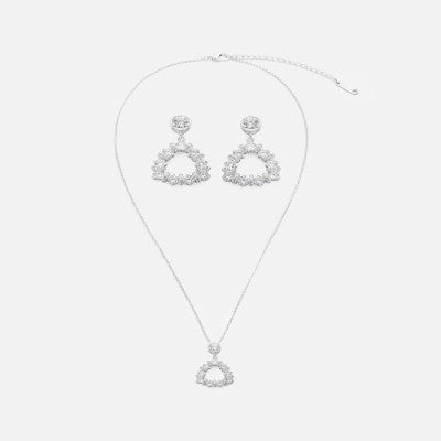 ‎ طقم نسائي من حلق وسلسال بلون فضي - Ebuy.sa