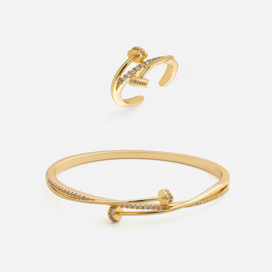 ‎ طقم نسائي مميز بلون ذهبي - Ebuy.sa