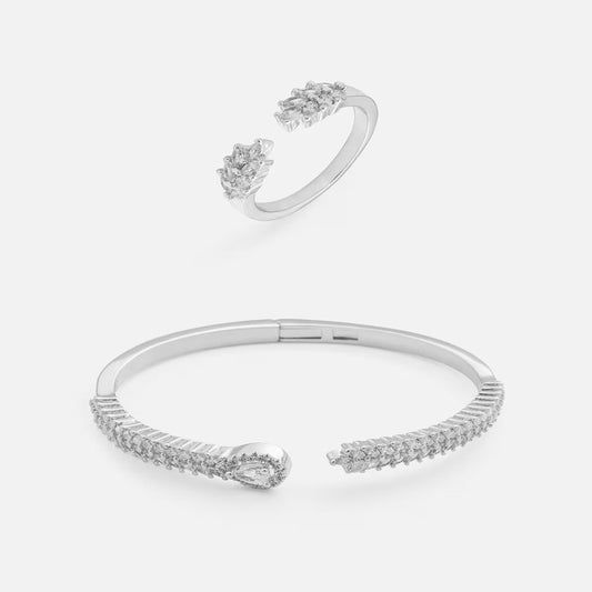 ‎ طقم نسائي مميز بلون فضي - Ebuy.sa