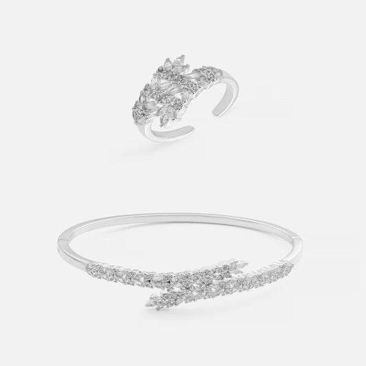 ‎ طقم نسائي مميز بلون فضي - Ebuy.sa