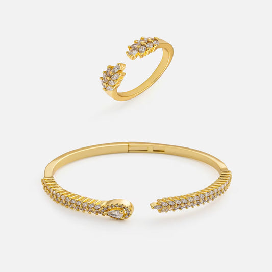 ‎ طقم نسائي مميز بلون ذهبي - Ebuy.sa