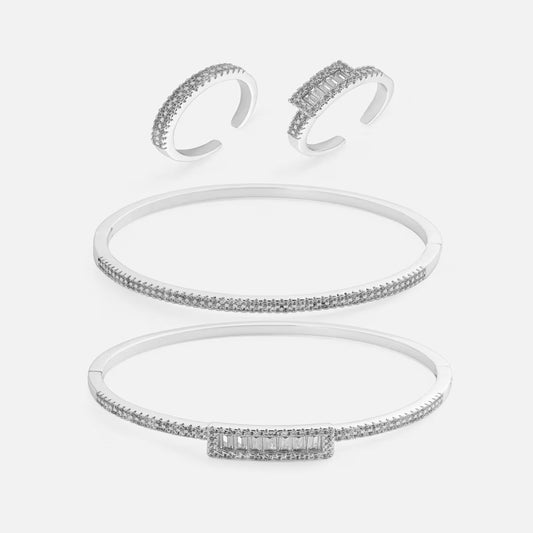 ‎ طقم نسائي ملفت بلون فضي - Ebuy.sa