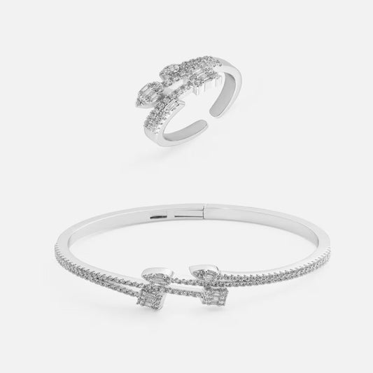 ‎ طقم نسائي ملفت بلون فضي - Ebuy.sa