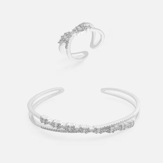 ‎ طقم نسائي كلاسيك بلون فضي - Ebuy.sa