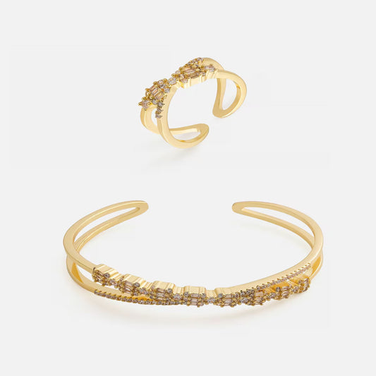 ‎ طقم نسائي كلاسيك بلون ذهبي - Ebuy.sa