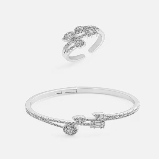 ‎ طقم نسائي راقي بلون فضي - Ebuy.sa