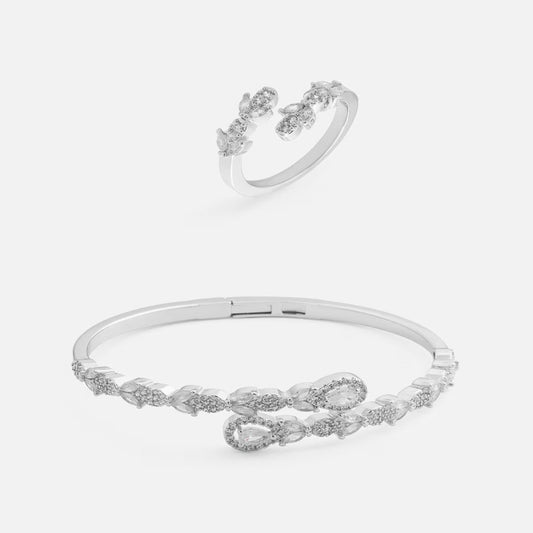 ‎ طقم نسائي جذاب بلون فضي - Ebuy.sa