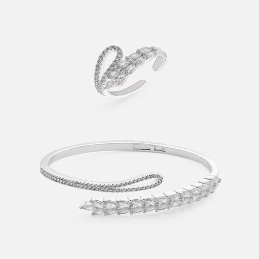 ‎ طقم نسائي جذاب بلون فضي - Ebuy.sa