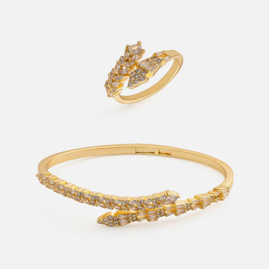 ‎ طقم نسائي جذاب بلون ذهبي - Ebuy.sa