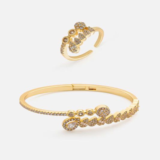 ‎ طقم نسائي أنيق بلون ذهبي - Ebuy.sa