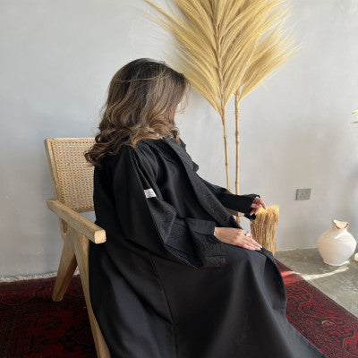 عباية سمراء