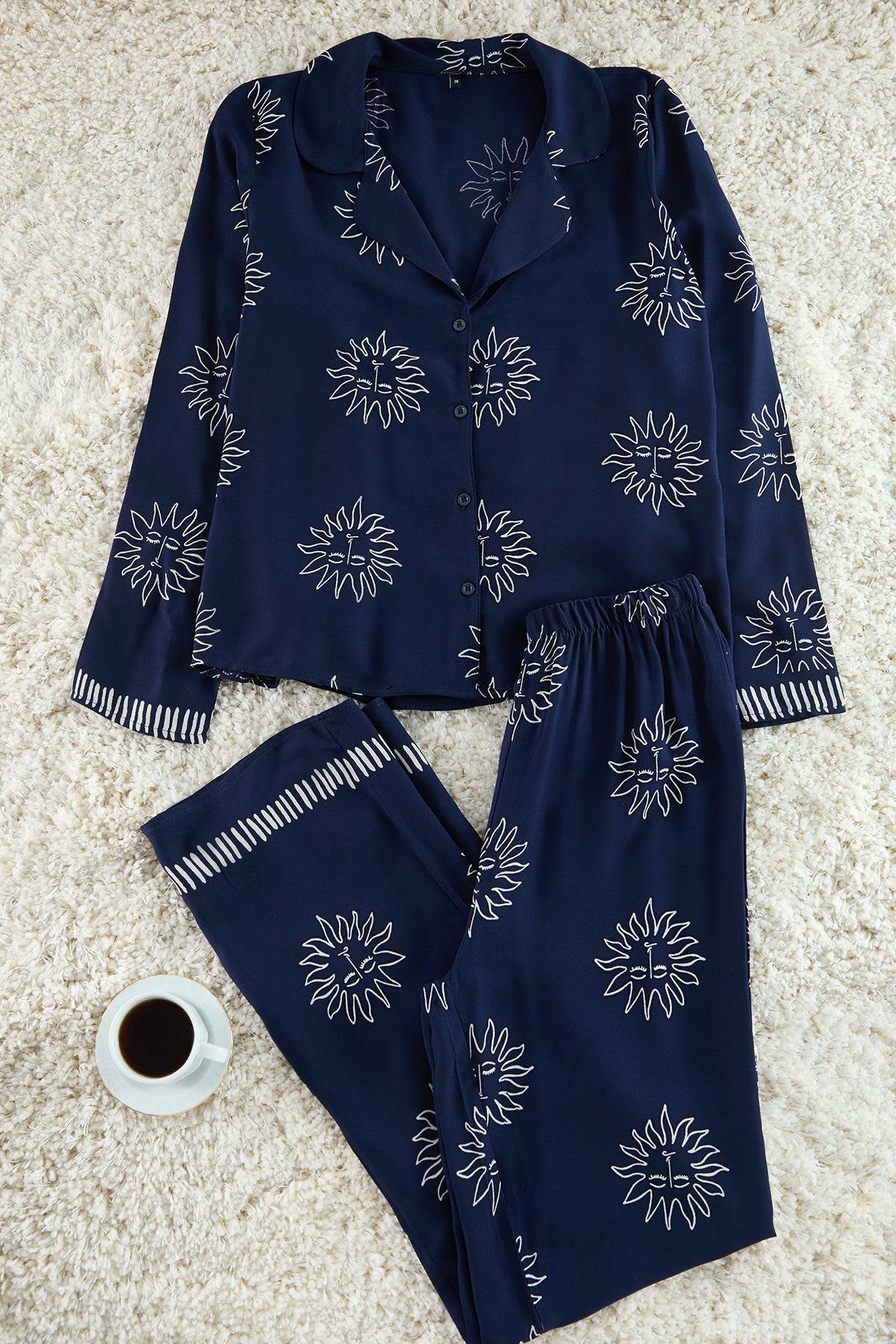 https://cdn.dsmcdn.com/ty1504/product/media/images/prod/PIM/20240827/08/8e77526a-8ae5-4cac-bae1-b329630cd273/1_org_zoom.jpg
