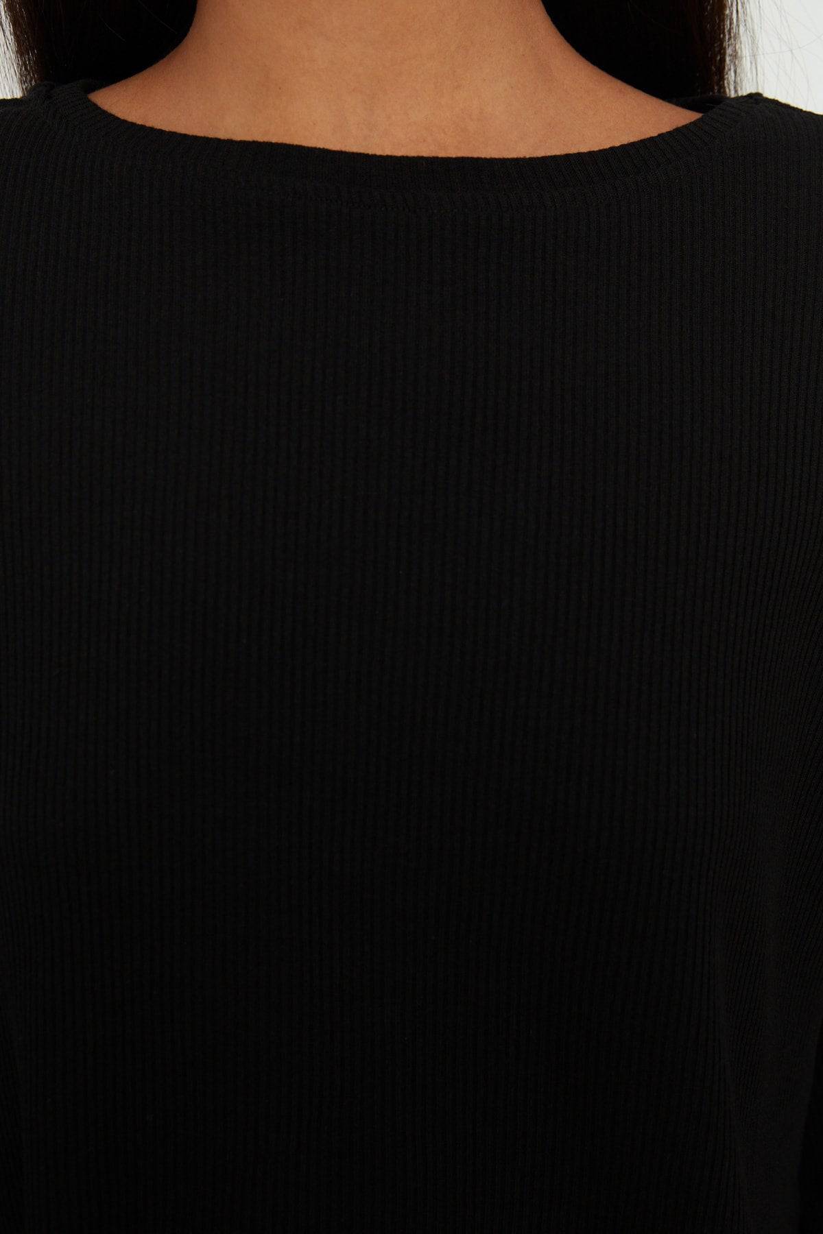 https://cdn.dsmcdn.com/ty308/product/media/images/20220125/16/35742918/79946065/5/5_org_zoom.jpg