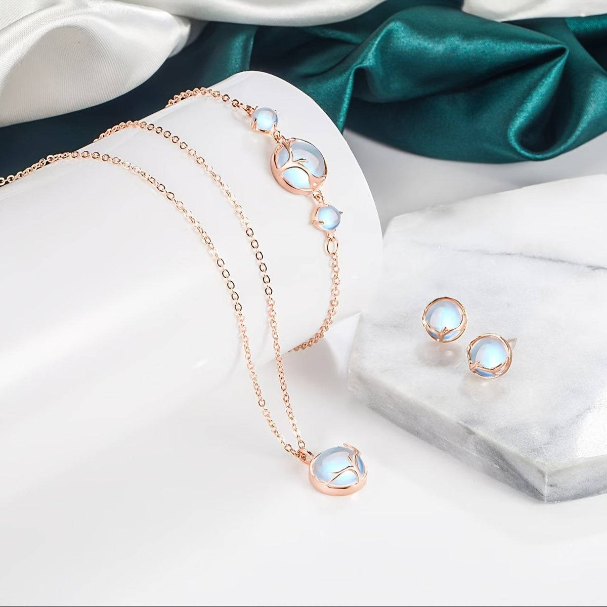 طقم مجوهرات نسائي أنيق بحجر القمر - Ebuy.sa