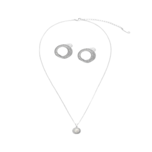 ‎ طقم نسائي من حلق وسلسال بلون فضي - Ebuy.sa