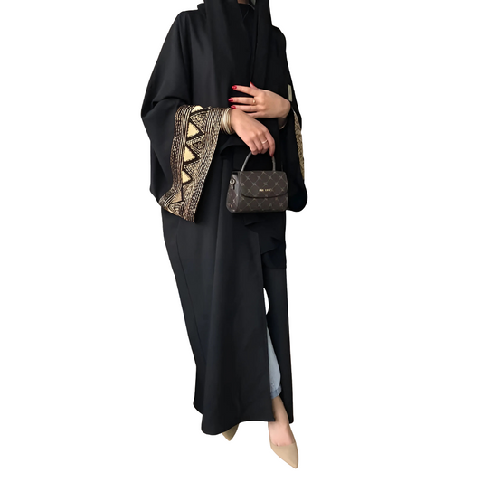 عباية مطرزة