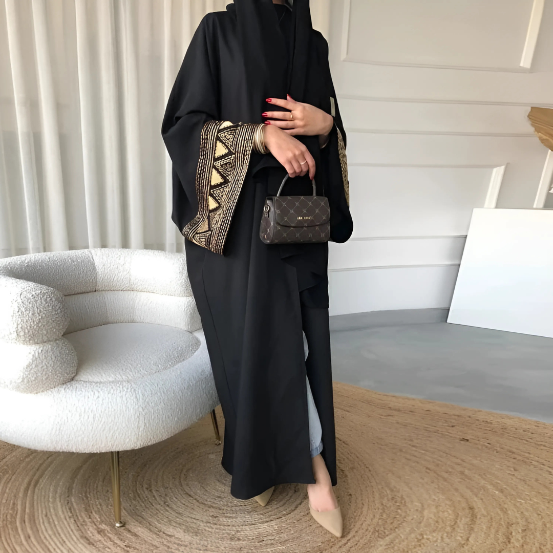 عباية مطرزة