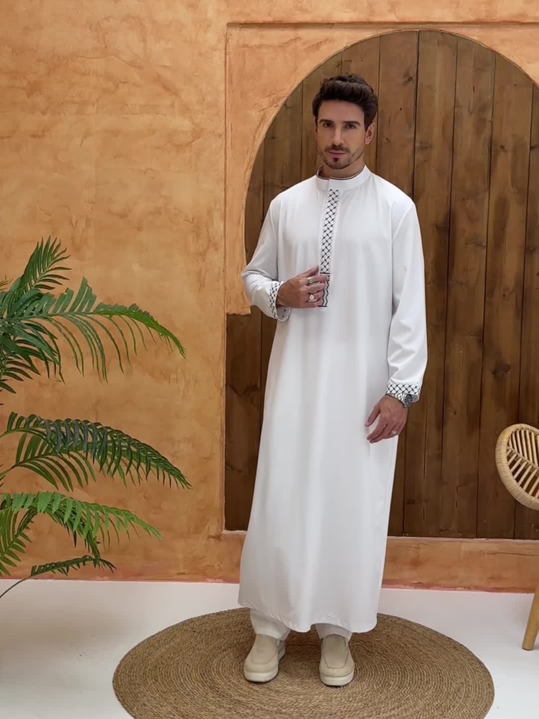 الرجل أنيق قفطان مخطط باللون الأسود مع تطريز - روب بأكمام طويلة وياقة قائمة مع تفاصيل سحاب ذهبية، مزيج من البوليستر، مثالي لشهر رمضان والمناسبات الاحتفالية، هدية للكبار، هدية لرمضان