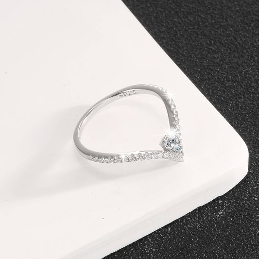 خاتم بتصميم كلاسيكي مع ترصيع بحجر زركون فضة استرلينية 925 - Ebuy.sa